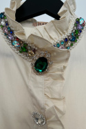 Koszula z ozdobnymi, biżuteryjnymi guzikami W6715, beżowa