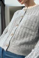 Sweter YHC7750 z koronką przy dekolcie i kieszonką