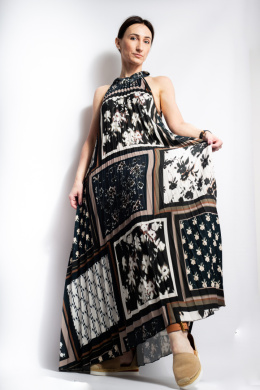 Plisowana sukienka maxi A11423-1 czarna