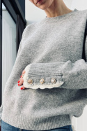 Sweterek z ozdobnym rękawem YHC600 szary