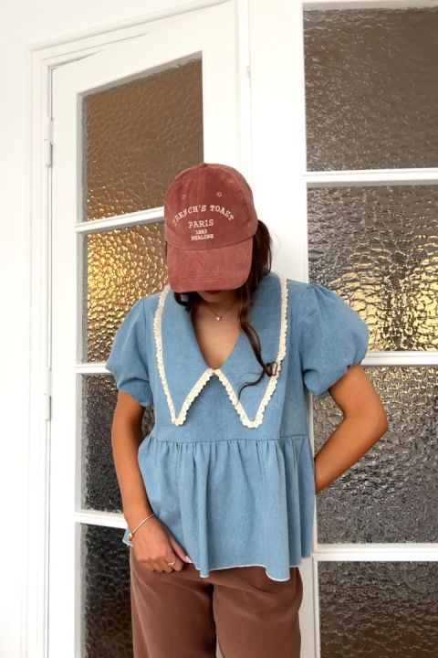 Bluzka z kołnierzykiem Bella | jasny denim