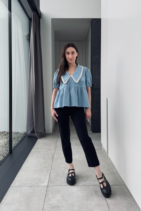 Bluzka z kołnierzykiem Bella | jasny denim