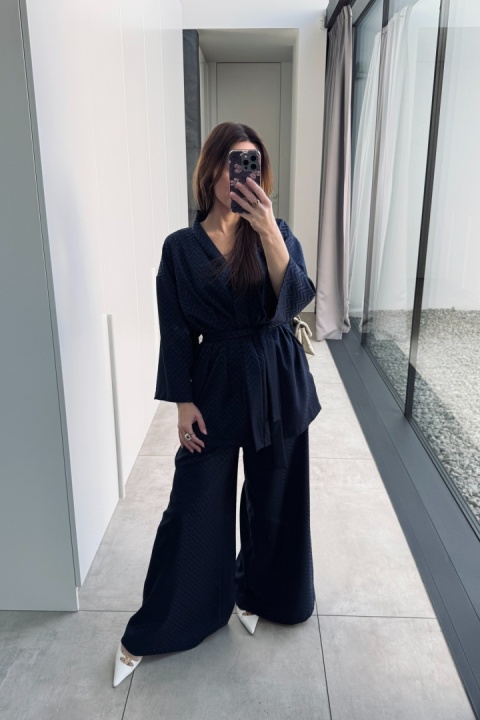 Garnitur w stylu kimono granatowy
