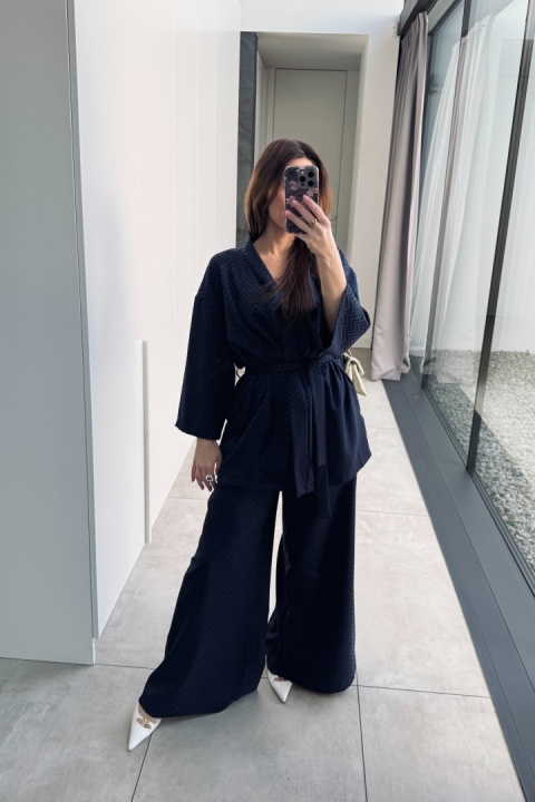 Garnitur w stylu kimono granatowy