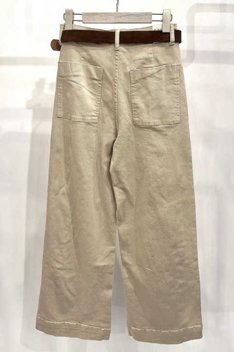 Jeansy z szeroką nogawką i mankietem, z paskiem | beżowe