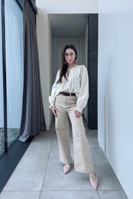 Jeansy z szeroką nogawką i mankietem, z paskiem | beżowe