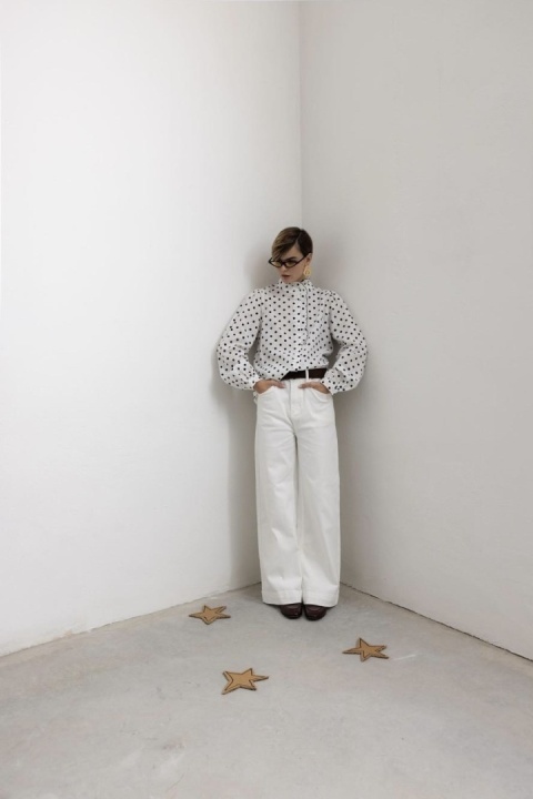 Bawełniana koszula w granatowe kropki | biała