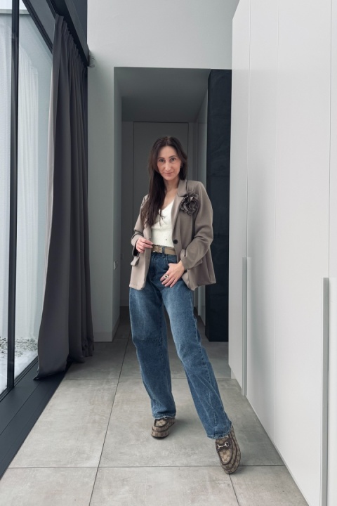 Marynarka z odpinanym kwiatem z wiskozą | fango