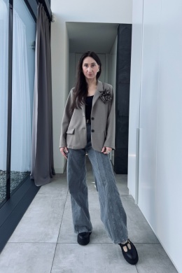 Marynarka z odpinanym kwiatem z wiskozą | fango