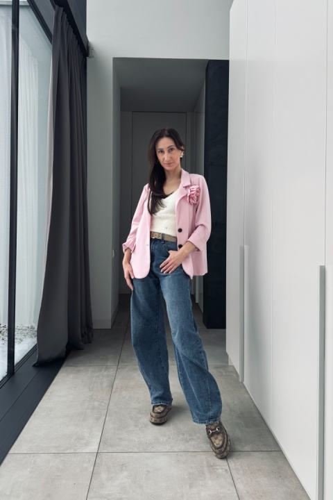 Marynarka z odpinanym kwiatem z wiskozą | różowa