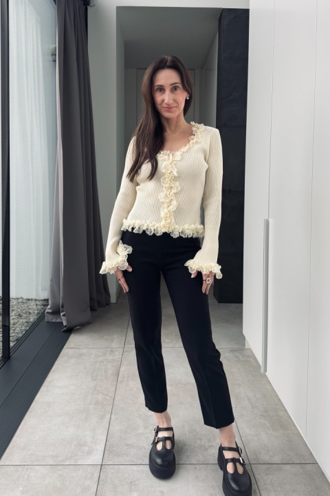 Prążkowana, wiskozowa bluzka - sweterek z koronką | beżowa