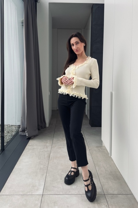 Prążkowana, wiskozowa bluzka - sweterek z koronką | beżowa