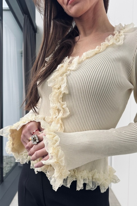Prążkowana, wiskozowa bluzka - sweterek z koronką | beżowa