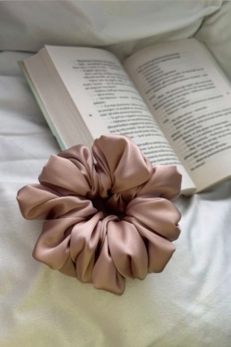 Satynowa gumka do włosów maxi z dodatkiem jedwabiu | pudrowy róż