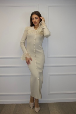 Wiskozowa sukienka z perłowymi guzikami | beżowa