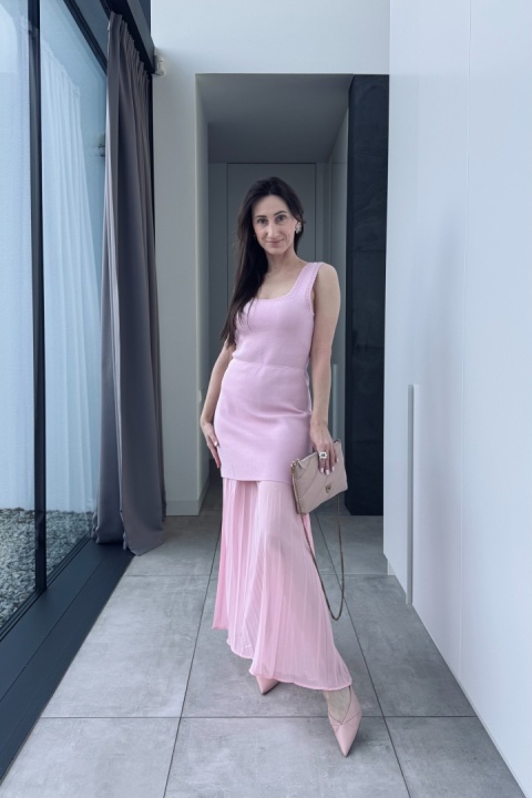 Wiskozowa sukienka z szyfonowym dołem | różowa