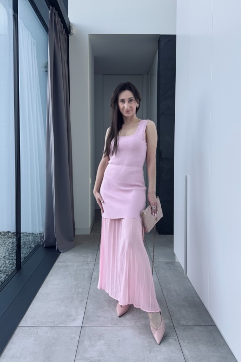 Wiskozowa sukienka z szyfonowym dołem | różowa