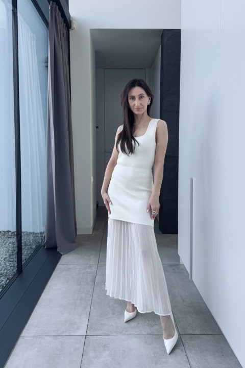 Wiskozowa sukienka z szyfonowym dołem | złamana biel