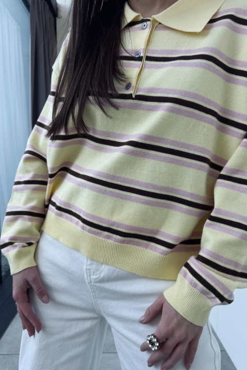 Wiskozowy sweterek polo w paski | zółty