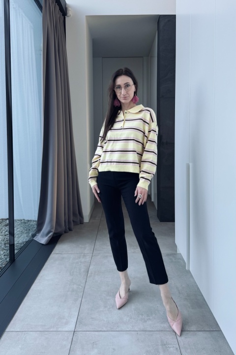 Wiskozowy sweterek polo w paski | zółty