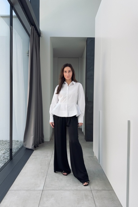 Elegancka, bawełniana koszula z baskinką | biała