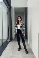 Marynarka w kratę ze złotymi guzikami w stylu Chanel