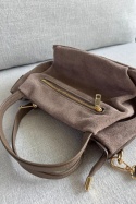 Zamszowa torebka Como Taupe midi | włoska skóra naturalna zamszowa | taupe