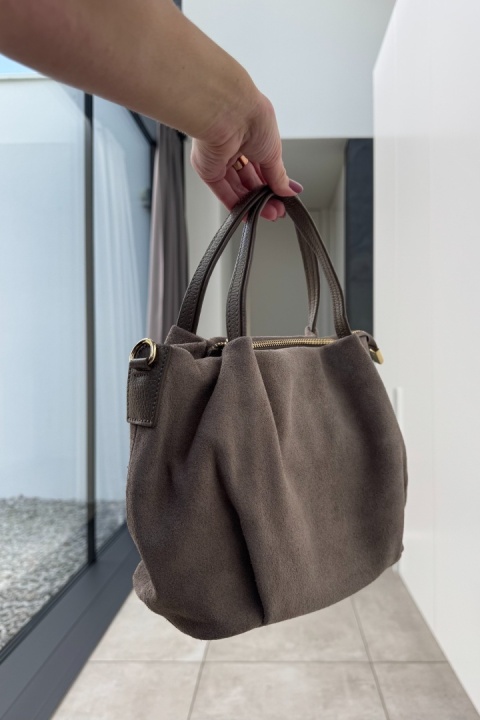 Zamszowa torebka Como Taupe midi | włoska skóra naturalna zamszowa | taupe