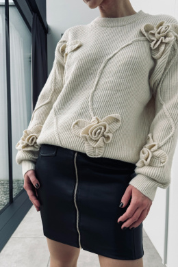 Sweterek YHC7860 z kwiatami 3D, beżowy