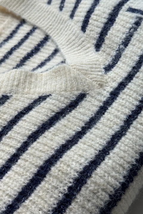 Mięsisty sweter LOVE w paski z brokatową nitką