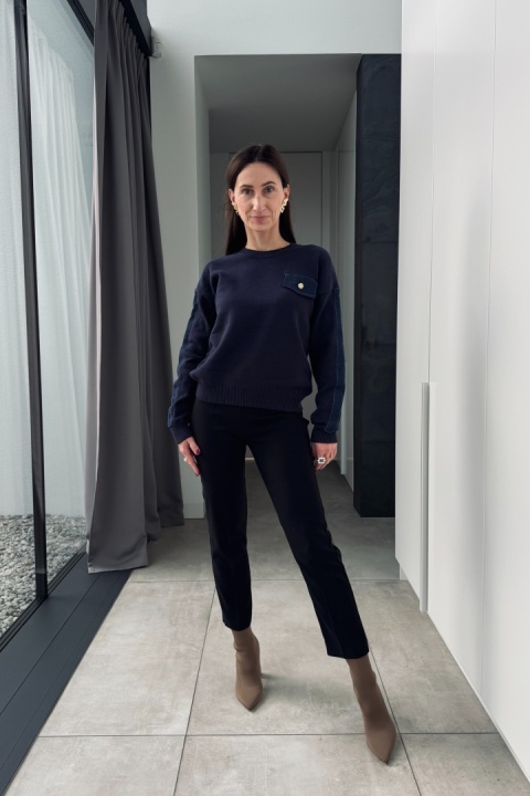 Granatowy sweter z jeansowymi wstawkami Granatowy sweter z jeansowymi wstawkami