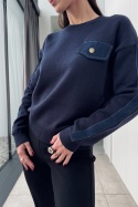 Granatowy sweter z jeansowymi wstawkami