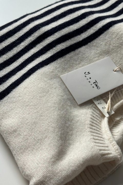 Sweterek w granatowe paski Sweterek w granatowe paski