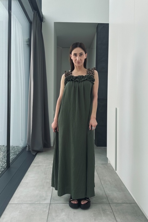 Wiskozowa sukienka maxi z panterkowymi ramiączkami | khaki Wiskozowa sukienka maxi z panterkowymi ramiączkami | khaki