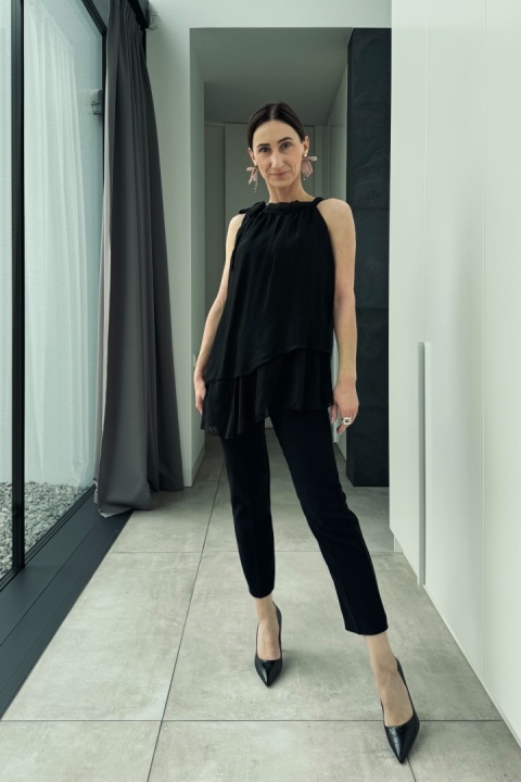 Zwiewny, asymetryczny top z jedwabiem | czarny Zwiewny, asymetryczny top z jedwabiem | czarny