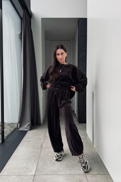 Welurowy dres Comfy Milano w kolorze czekoladowym Welurowy dres Comfy Milano w kolorze czekoladowym