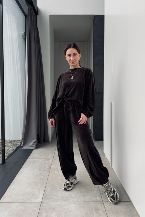 Welurowy dres Comfy Milano w kolorze czekoladowym Welurowy dres Comfy Milano w kolorze czekoladowym