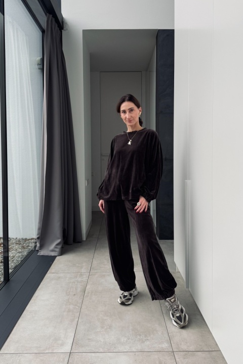 Welurowy dres Comfy Milano w kolorze czekoladowym Welurowy dres Comfy Milano w kolorze czekoladowym