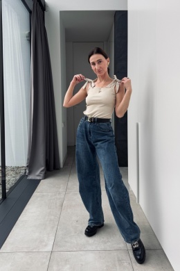 Beżowy, prążkowany top Crema z wiązaniem na ramionach