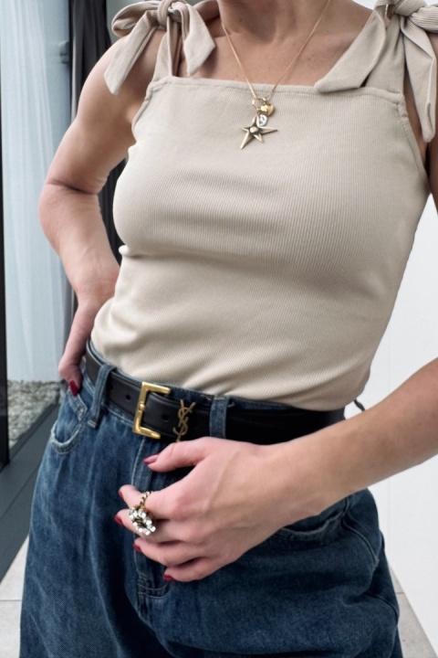 Beżowy, prążkowany top Crema z wiązaniem na ramionach Beżowy, prążkowany top Crema z wiązaniem na ramionach