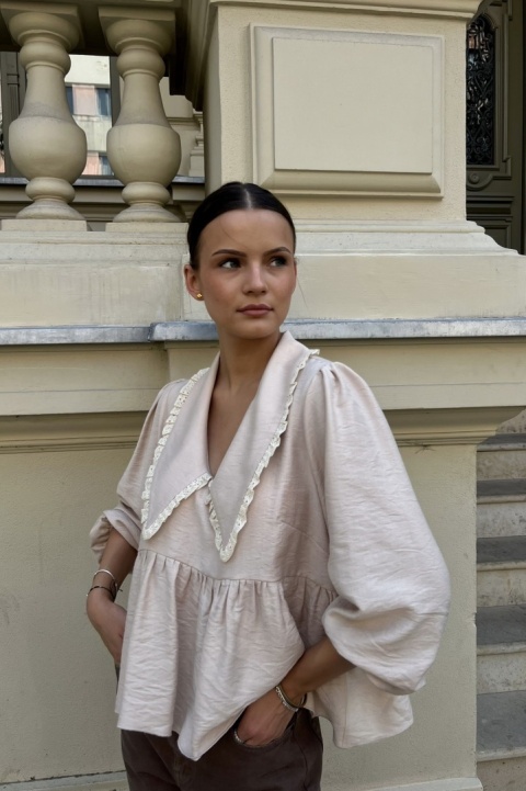 Bluzka z kołnierzykiem Bella | beżowa Bluzka z kołnierzykiem Bella | beżowa