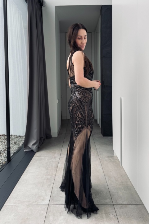 Elegancka sukienka maxi Bella z cekinami i tiulem