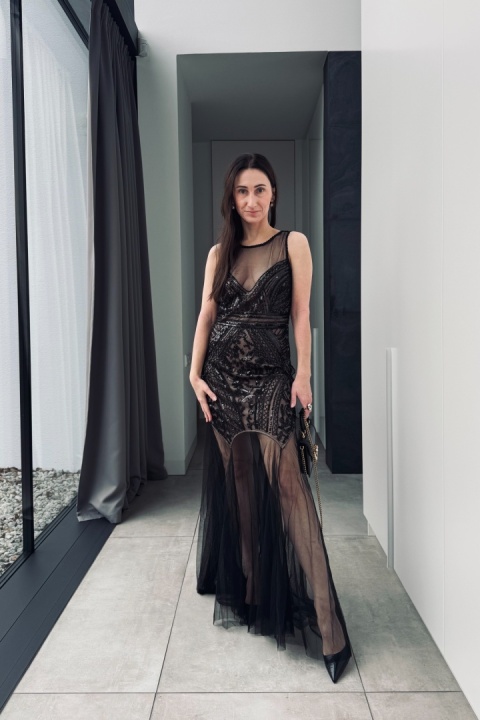 Elegancka sukienka maxi Bella z cekinami i tiulem