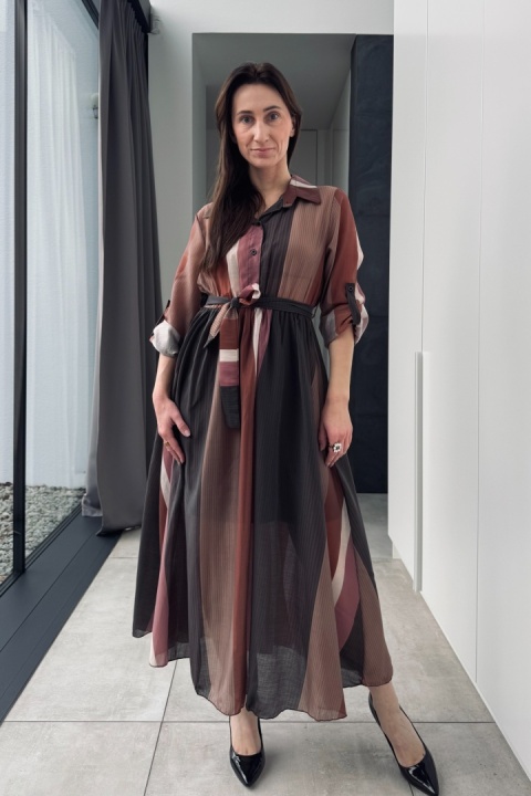 Kolorowa, wzorzysta sukienka midi z tencelu | różowa