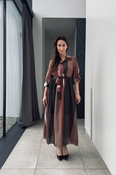 Kolorowa, wzorzysta sukienka midi z tencelu | różowa