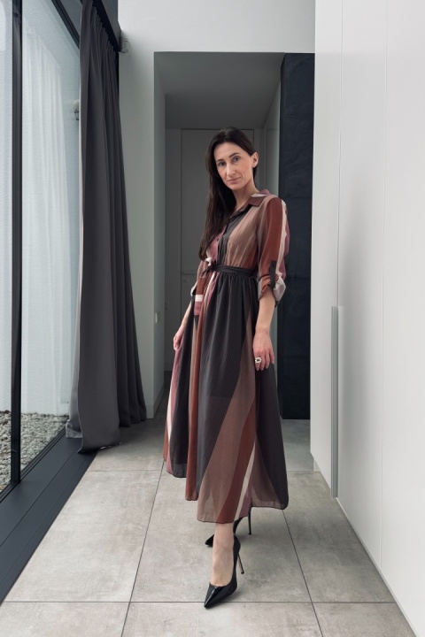 Kolorowa, wzorzysta sukienka midi z tencelu | różowa