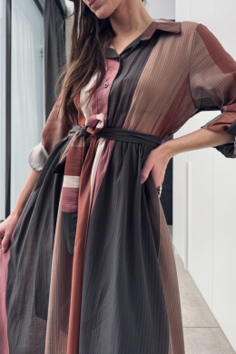 Kolorowa, wzorzysta sukienka midi z tencelu | różowa