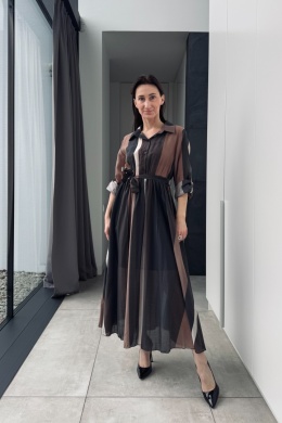 Kolorowa, wzorzysta sukienka midi z tencelu | brązowa