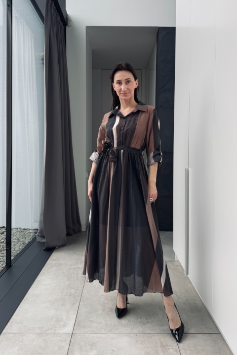 Kolorowa, wzorzysta sukienka midi z tencelu | brązowa