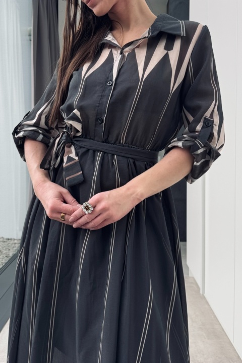 Kolorowa, wzorzysta sukienka midi z tencelu | czarna